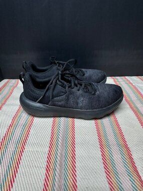 Under Armour Charged Revitalize Woman's Size 9 (40.5)